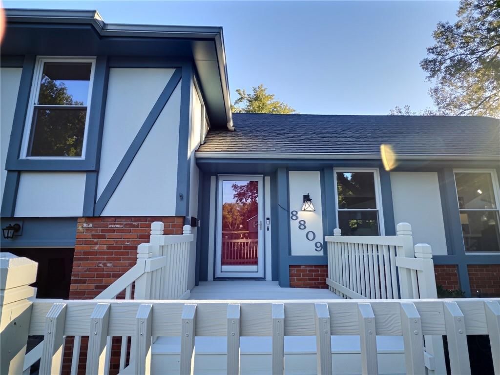8809 Widmer Road, Lenexa, KS: listing photo 2