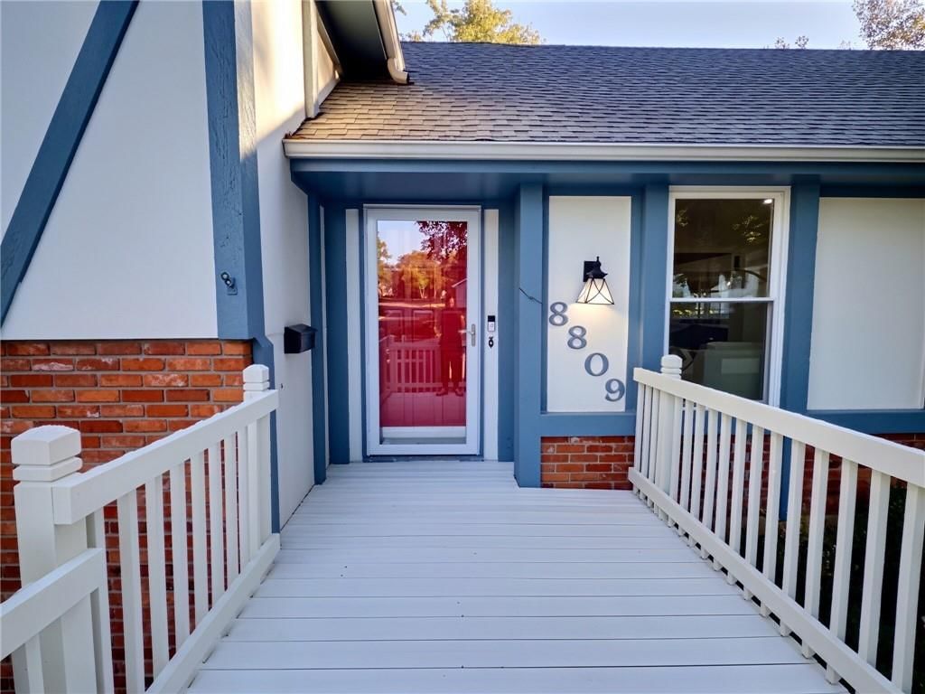 8809 Widmer Road, Lenexa, KS: listing photo 3
