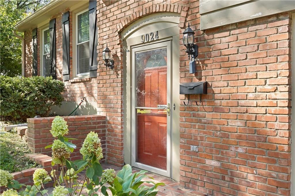9024 Wedd Street, Overland Park, KS: listing photo 2