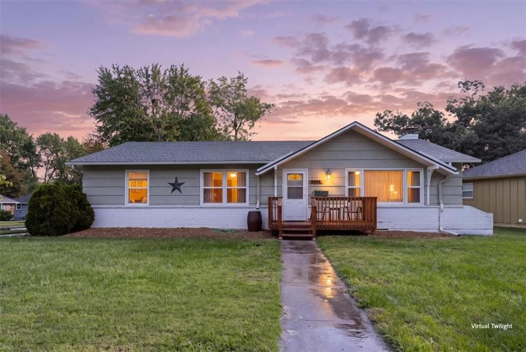 1606 NE 68TH Place, Gladstone, MO: listing photo 2