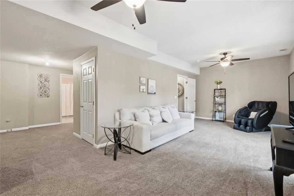 Photo 31 of 65 - 1742 S 105th Street, Edwardsville, KS 66111
