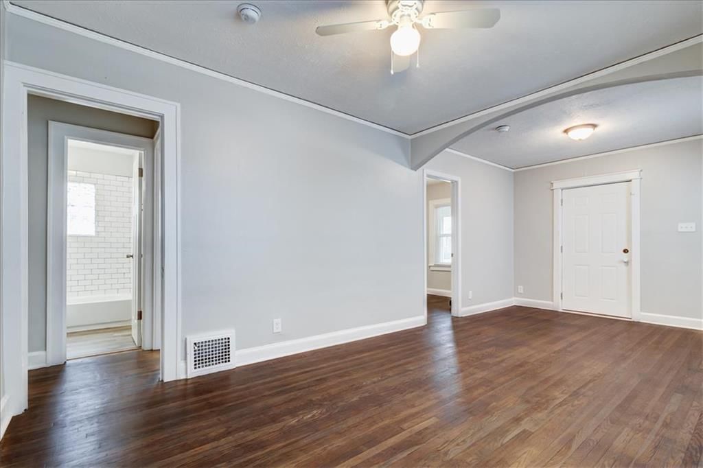 Photo 6 of 18 - 6015 Park Avenue, Kansas City, MO 64130