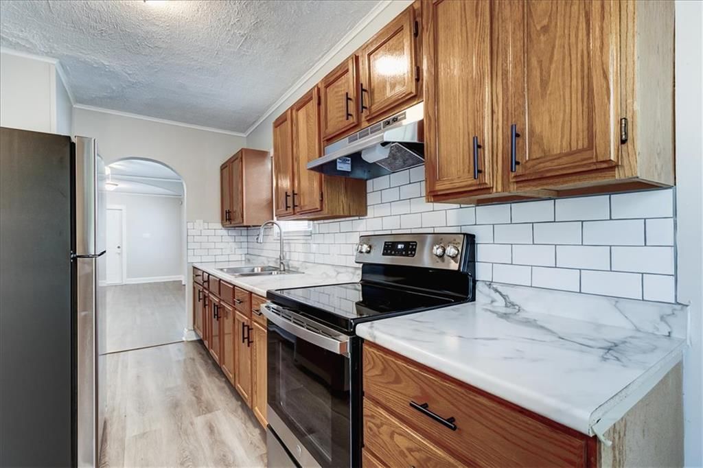 Photo 9 of 18 - 6015 Park Avenue, Kansas City, MO 64130