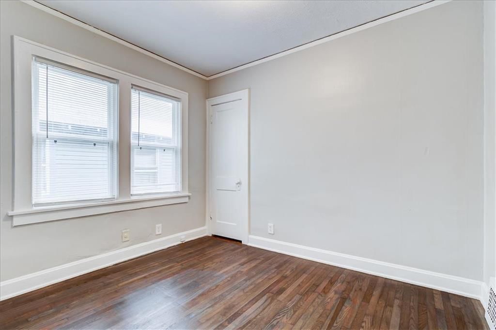 Photo 10 of 18 - 6015 Park Avenue, Kansas City, MO 64130