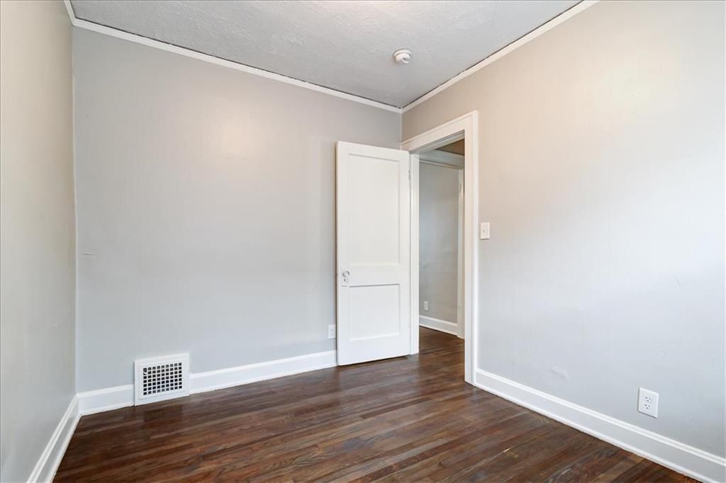 Photo 12 of 18 - 6015 Park Avenue, Kansas City, MO 64130