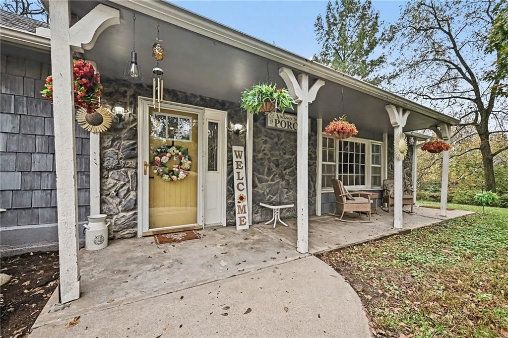 Photo 4 of 37 - 14900 E Kentucky Road, Independence, MO 64050