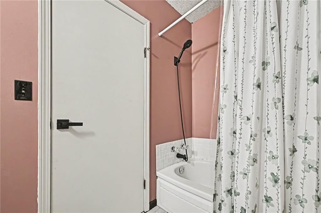 Photo 15 of 37 - 14900 E Kentucky Road, Independence, MO 64050