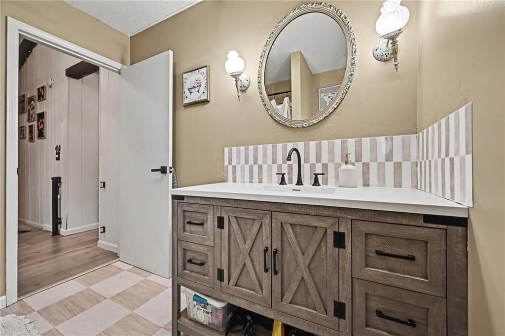 Photo 21 of 37 - 14900 E Kentucky Road, Independence, MO 64050