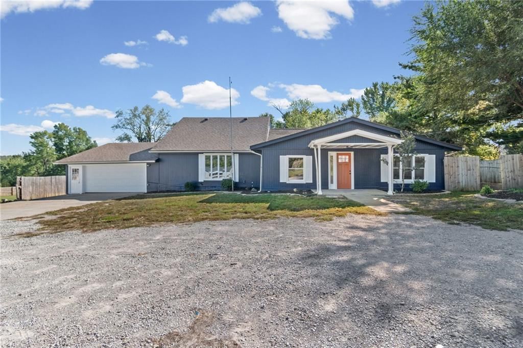 Photo 6 of 38 - 3101 56th Terrace, Kansas City, MO 64119