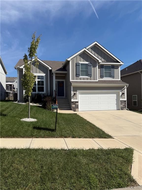 16148 Giorgia Street, Parkville, MO