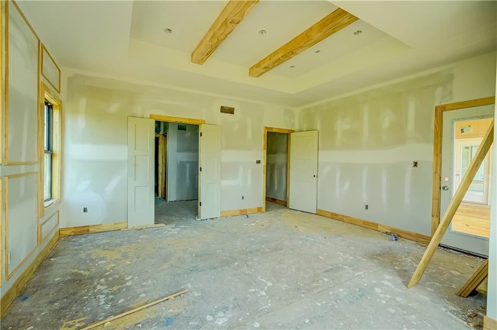 Ceiling beams at 13 Red Fox Circle, Lake Winnebago, MO 64034
