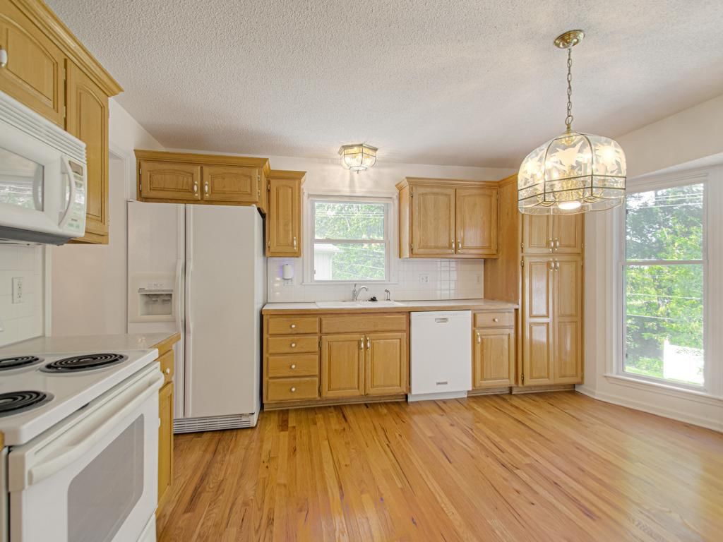 Breakfast nook and kitchen backsplash at 14616 E 43rd Street S, Independence, MO 64055