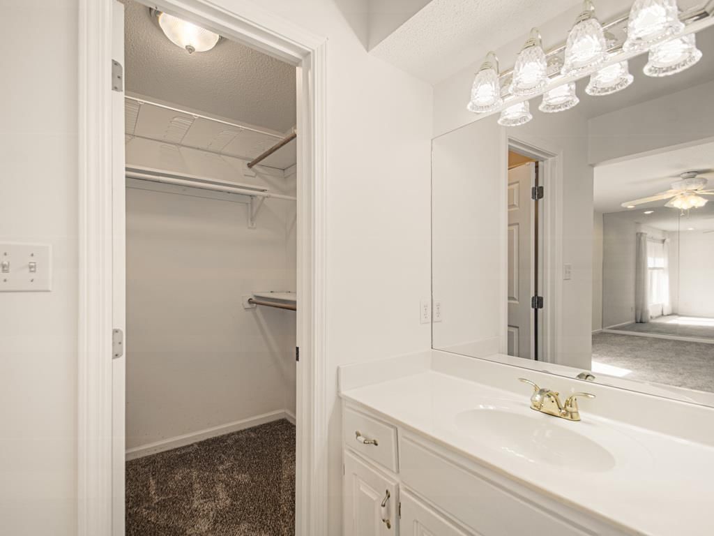 Photo 21 of 48 - 14616 E 43rd Street S, Independence, MO 64055