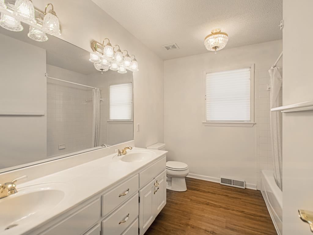 Photo 28 of 48 - 14616 E 43rd Street S, Independence, MO 64055
