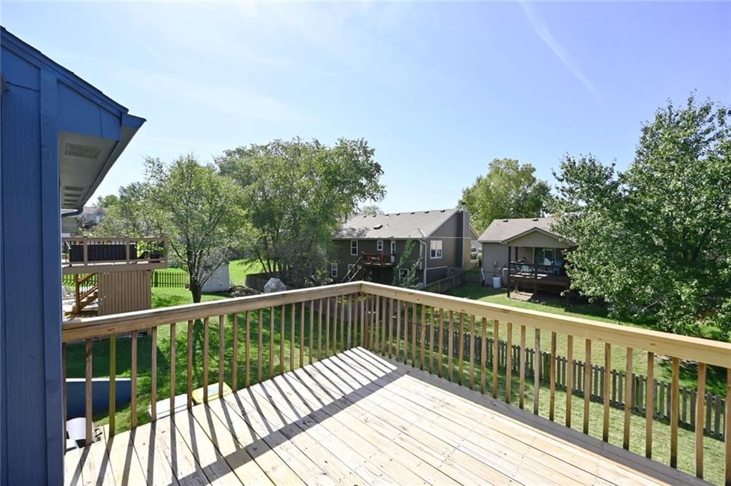 Photo 4 of 31 - 11304 N NASHUA Drive, Kansas City, MO 64155