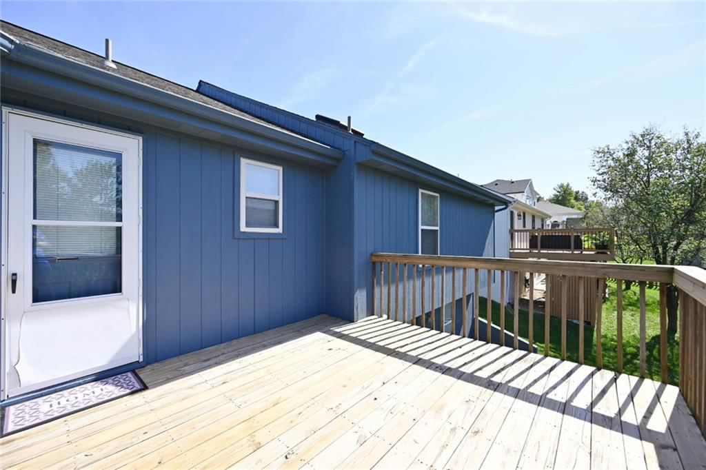 Photo 6 of 31 - 11304 N NASHUA Drive, Kansas City, MO 64155