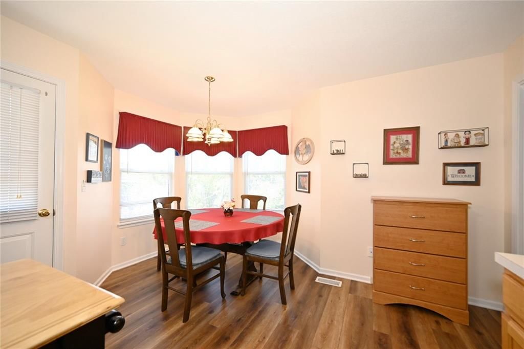 Breakfast nook at 11304 N NASHUA Drive, Kansas City, MO 64155