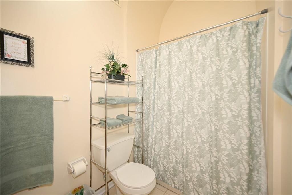 Photo 18 of 31 - 11304 N NASHUA Drive, Kansas City, MO 64155