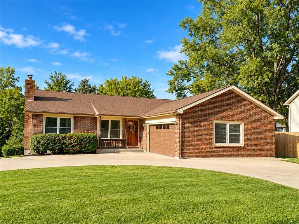 120 Ferncliff Street, Lansing, KS