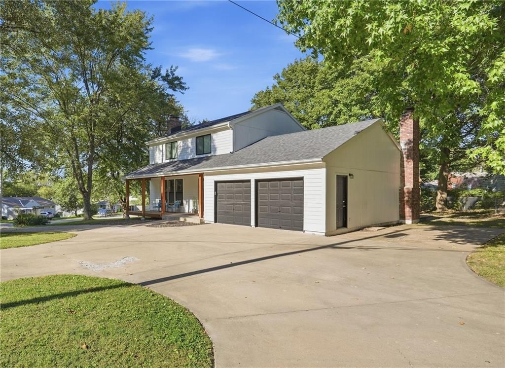 212 W Walnut Street, Belton, MO: listing photo 2
