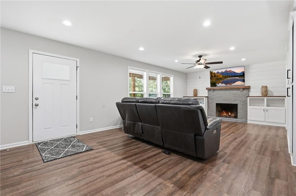 212 W Walnut Street, Belton, MO