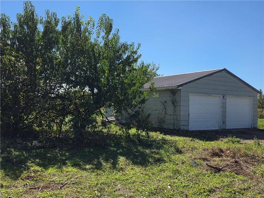 37780 Pleasant Valley Road, Osawatomie, KS: listing photo 3