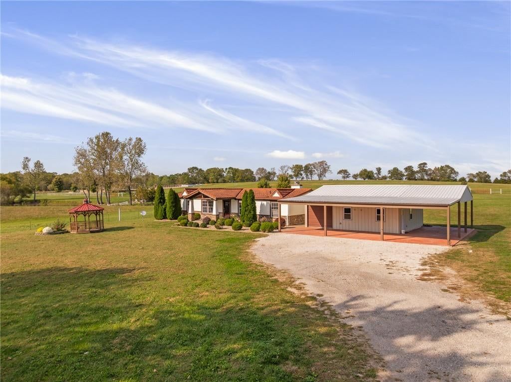 Photo 15 of 78 - 25160 W 223rd Street, Spring Hill, KS 66083