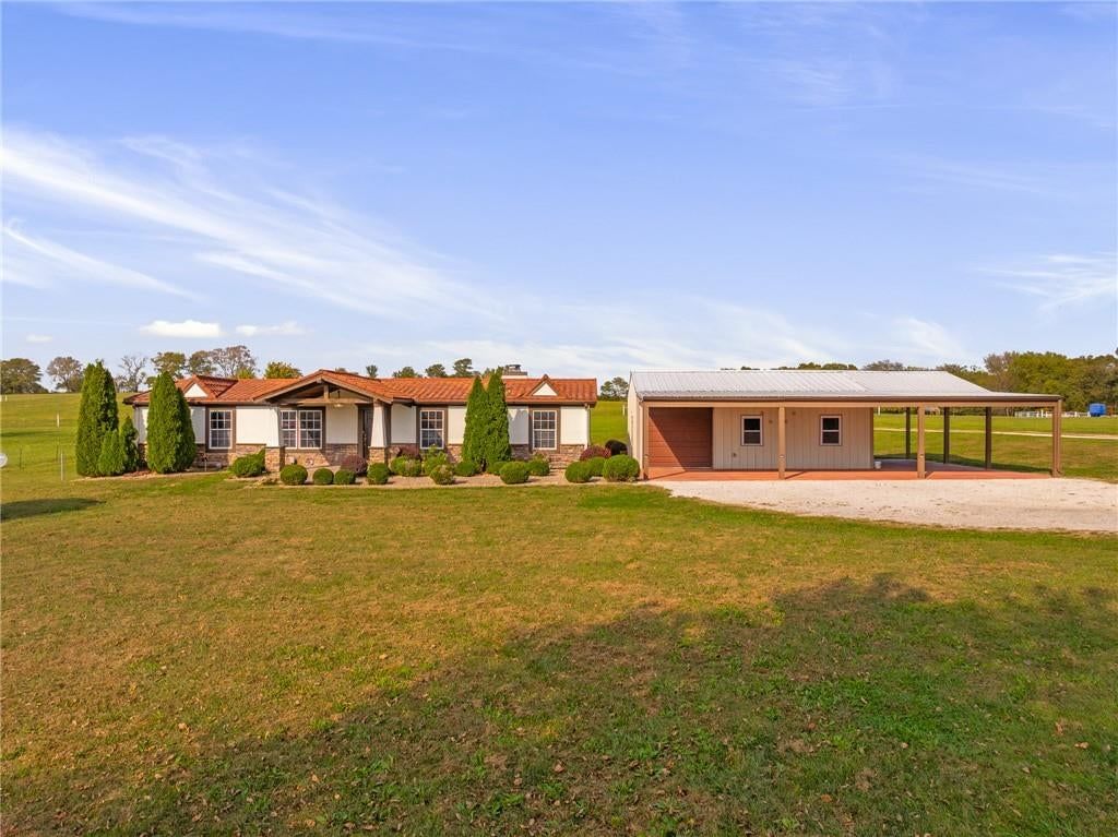 Photo 16 of 78 - 25160 W 223rd Street, Spring Hill, KS 66083