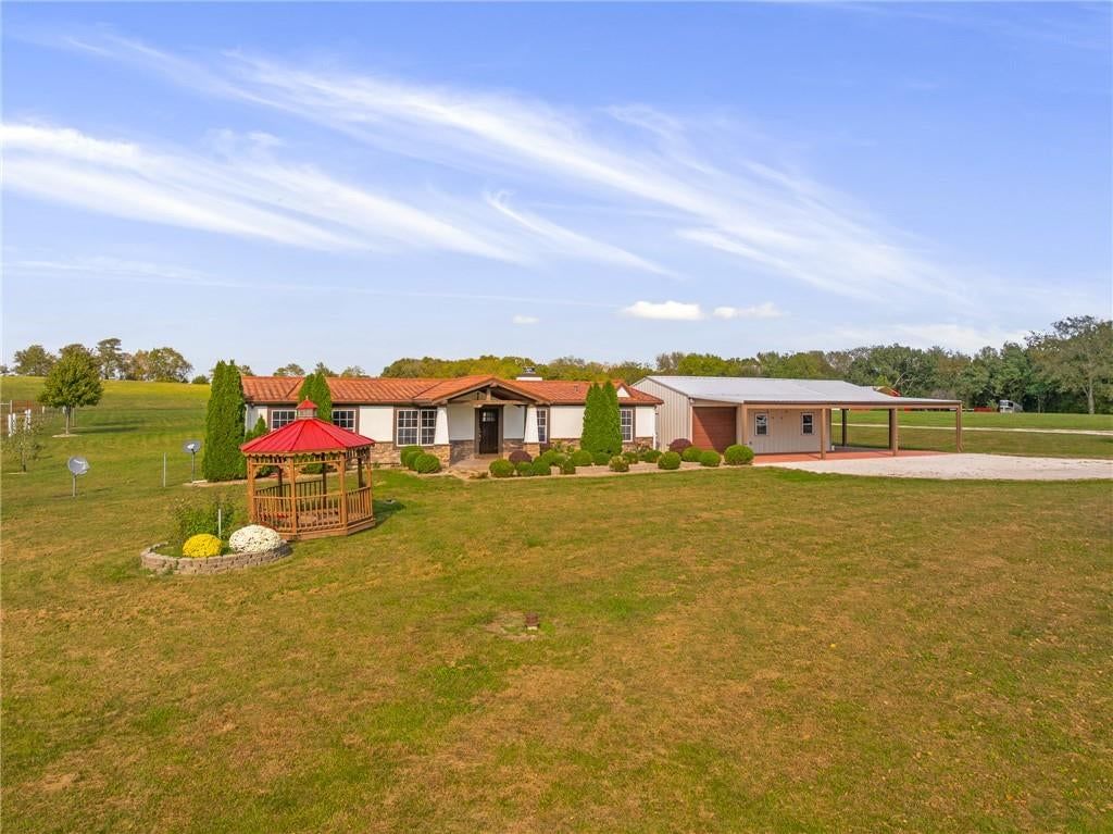Photo 17 of 78 - 25160 W 223rd Street, Spring Hill, KS 66083