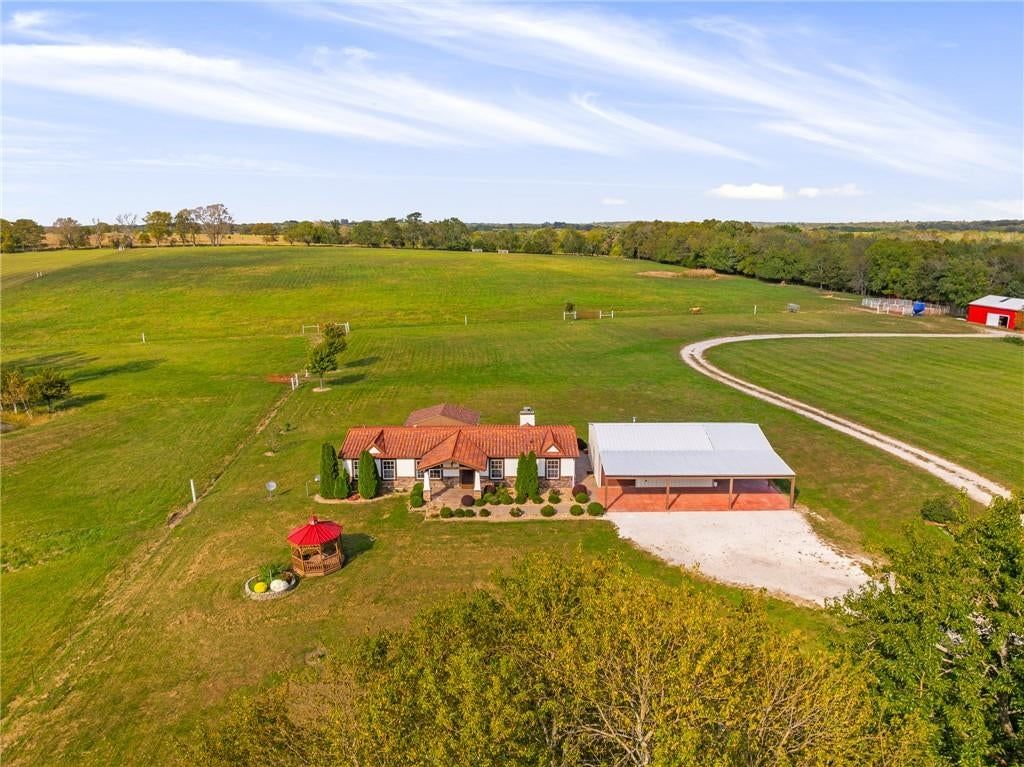 Photo 19 of 78 - 25160 W 223rd Street, Spring Hill, KS 66083