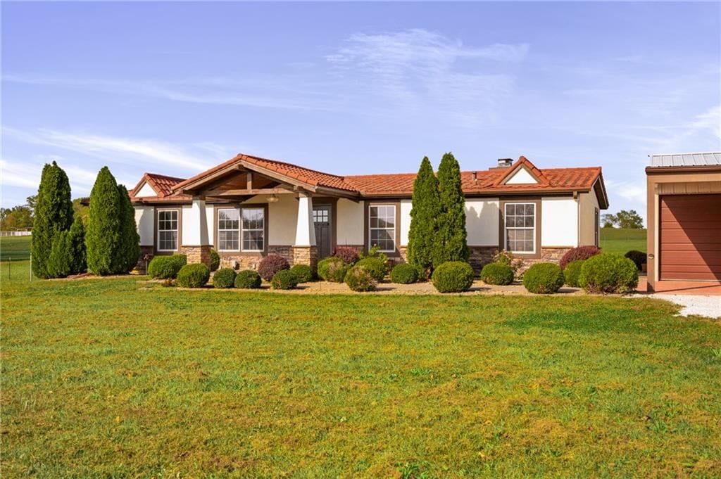 Photo 21 of 78 - 25160 W 223rd Street, Spring Hill, KS 66083
