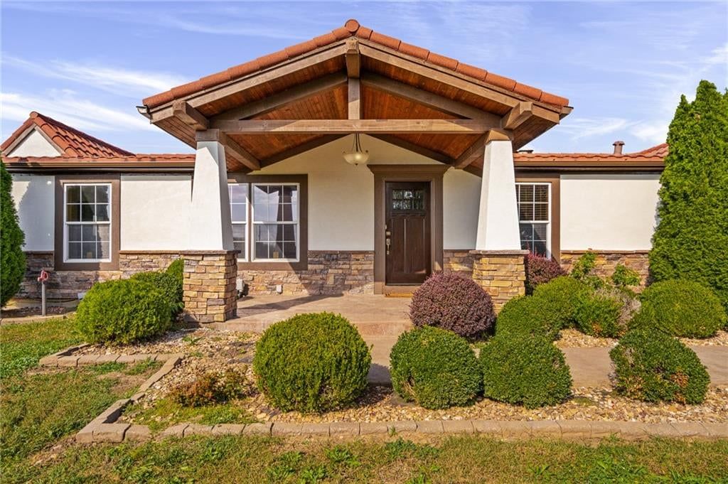 Photo 27 of 78 - 25160 W 223rd Street, Spring Hill, KS 66083