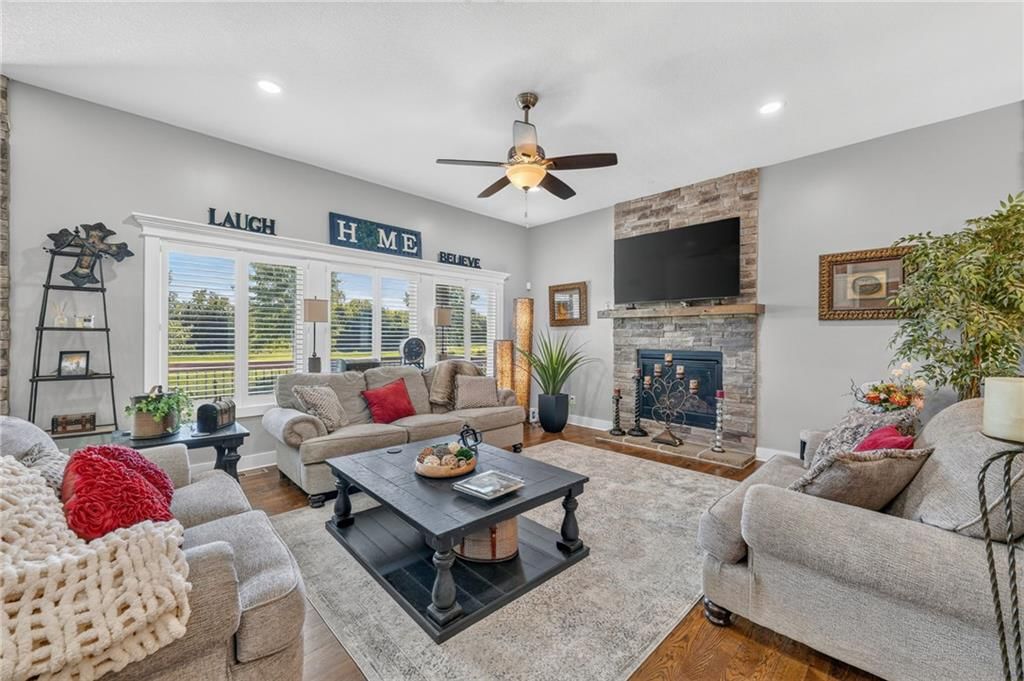 4316 S Stone Canyon Drive, Blue Springs, MO