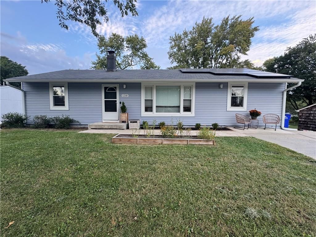 1210 NE Shady Lane Drive, Gladstone, MO: listing photo 2