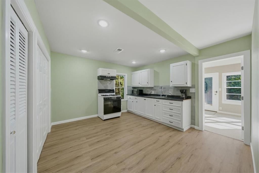 Photo 12 of 27 - 4311 Bales Avenue, Kansas City, MO 64130