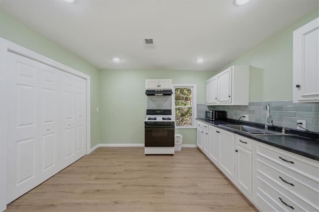 Photo 13 of 27 - 4311 Bales Avenue, Kansas City, MO 64130