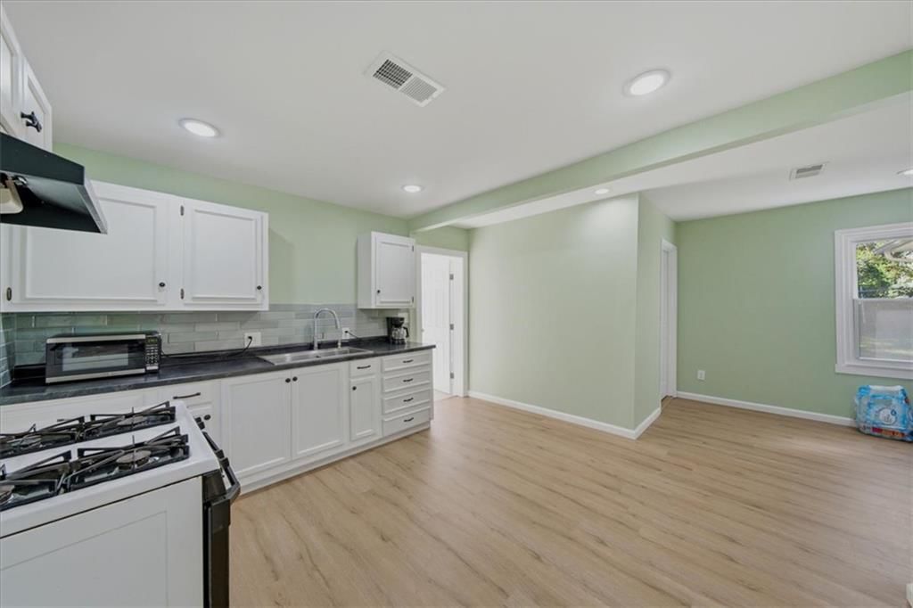 Photo 15 of 27 - 4311 Bales Avenue, Kansas City, MO 64130