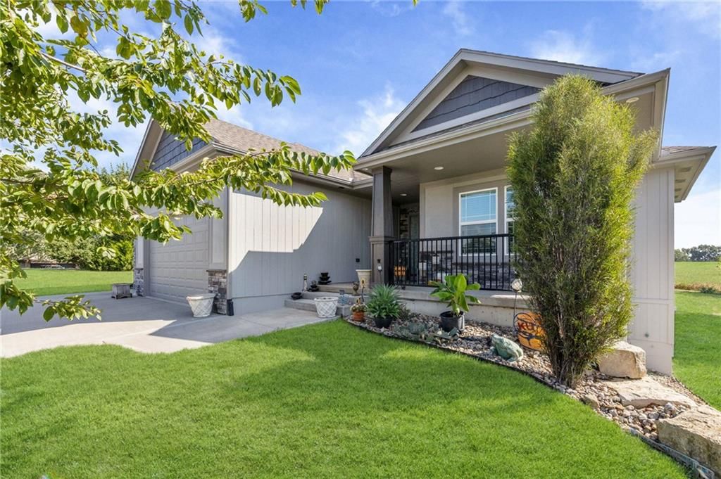 15109 Linden Court, Bonner Springs, KS: listing photo 2