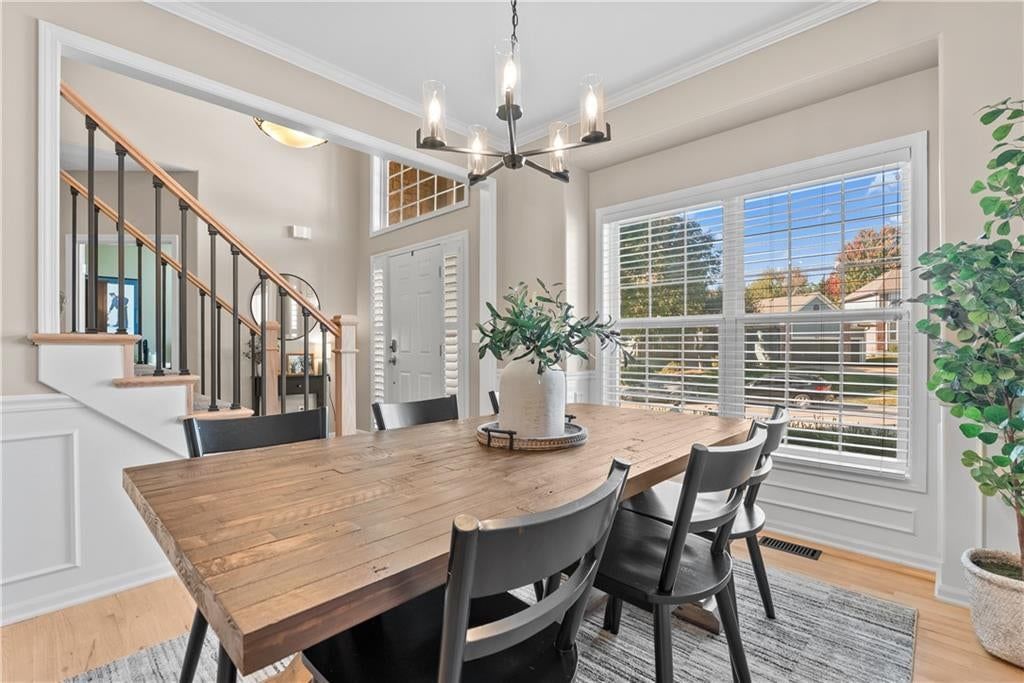 Statement lighting at 15815 E 76th Street, Kansas City, MO 64139