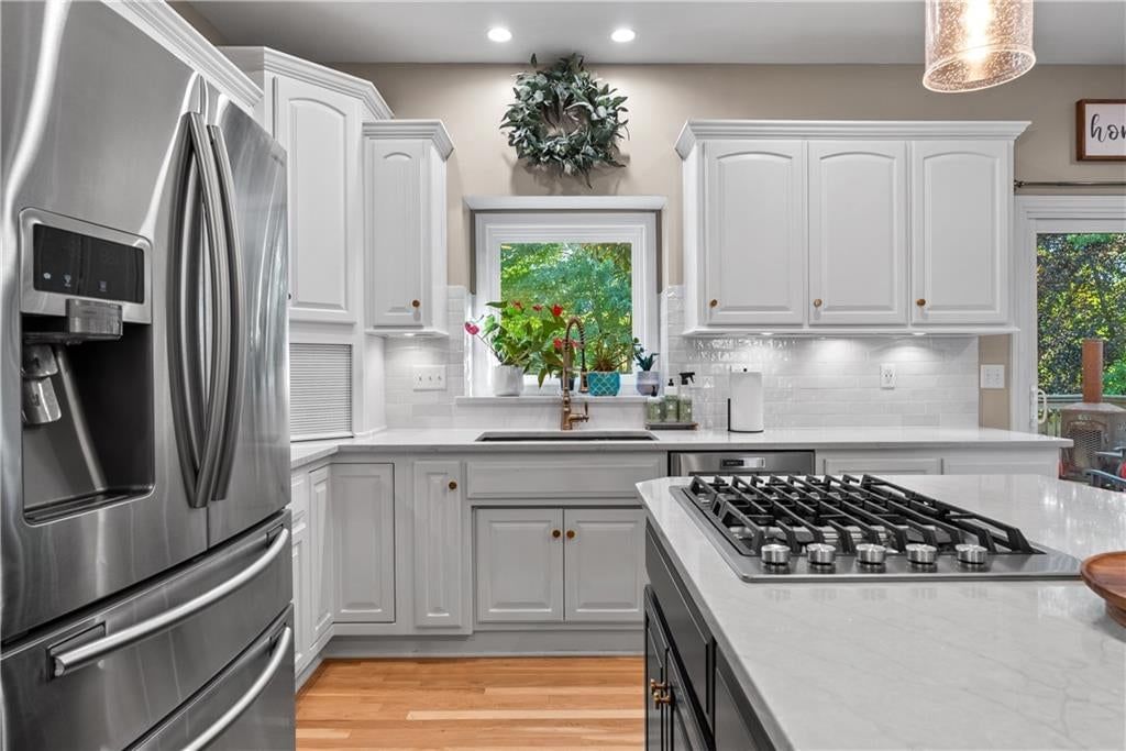 Open floor plan at 15815 E 76th Street, Kansas City, MO 64139