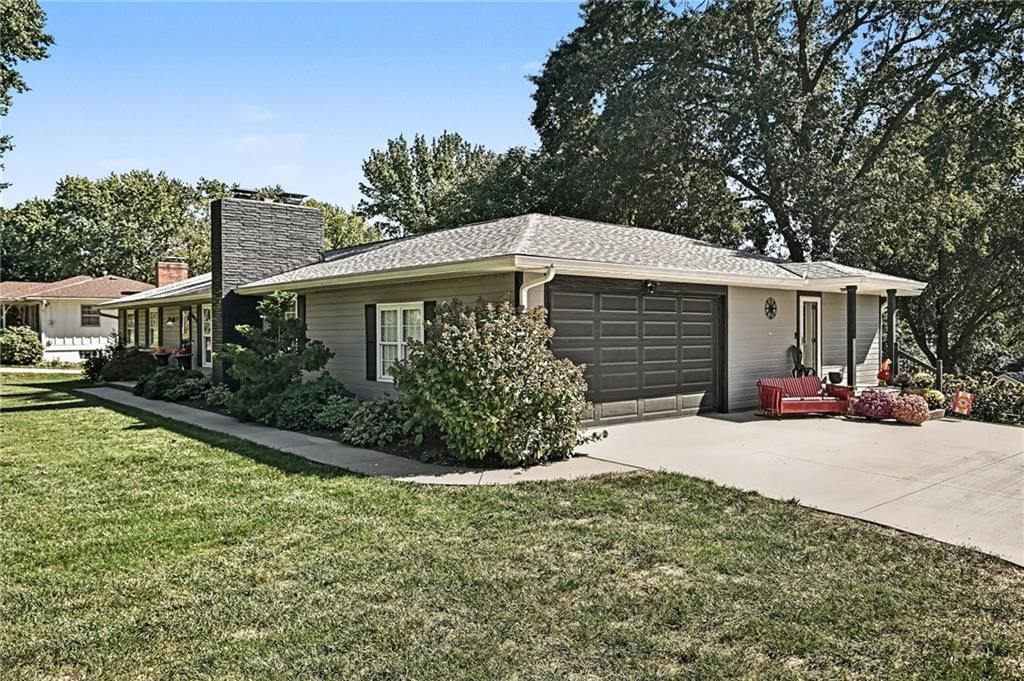 Photo 4 of 50 - 10035 W 55TH Street, Merriam, KS 66203