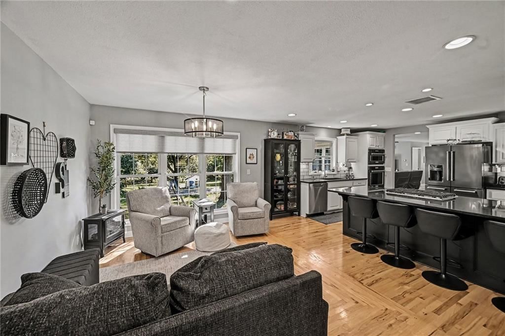 Photo 9 of 50 - 10035 W 55TH Street, Merriam, KS 66203