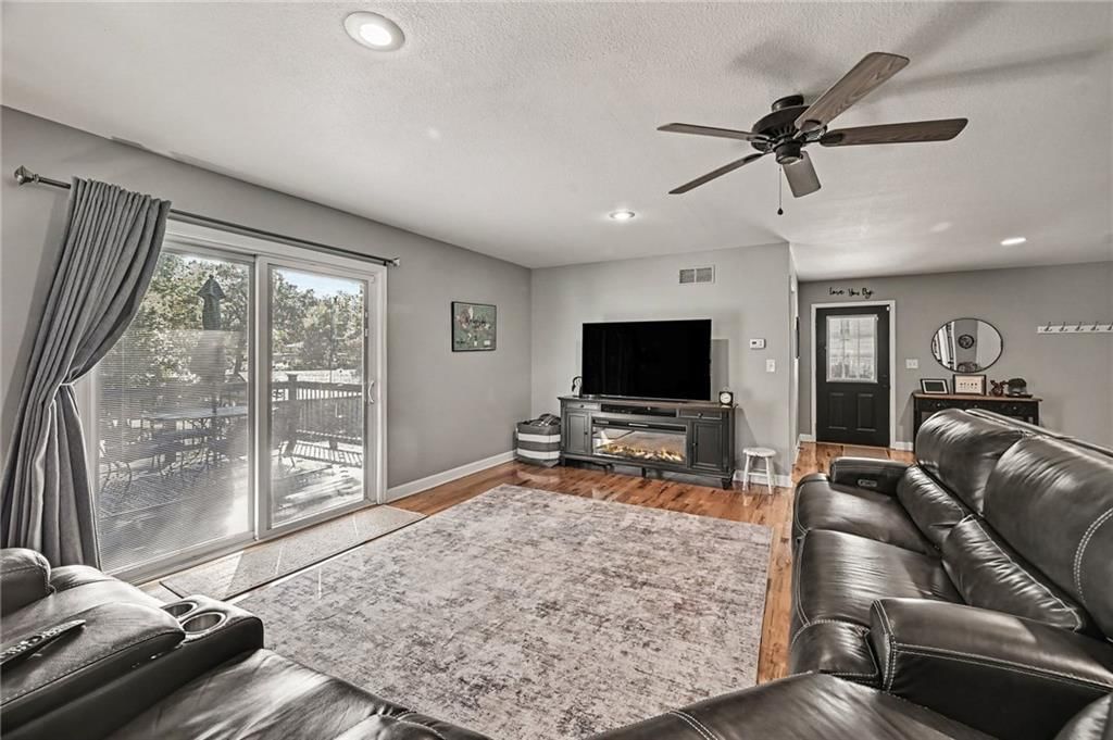 Photo 10 of 50 - 10035 W 55TH Street, Merriam, KS 66203