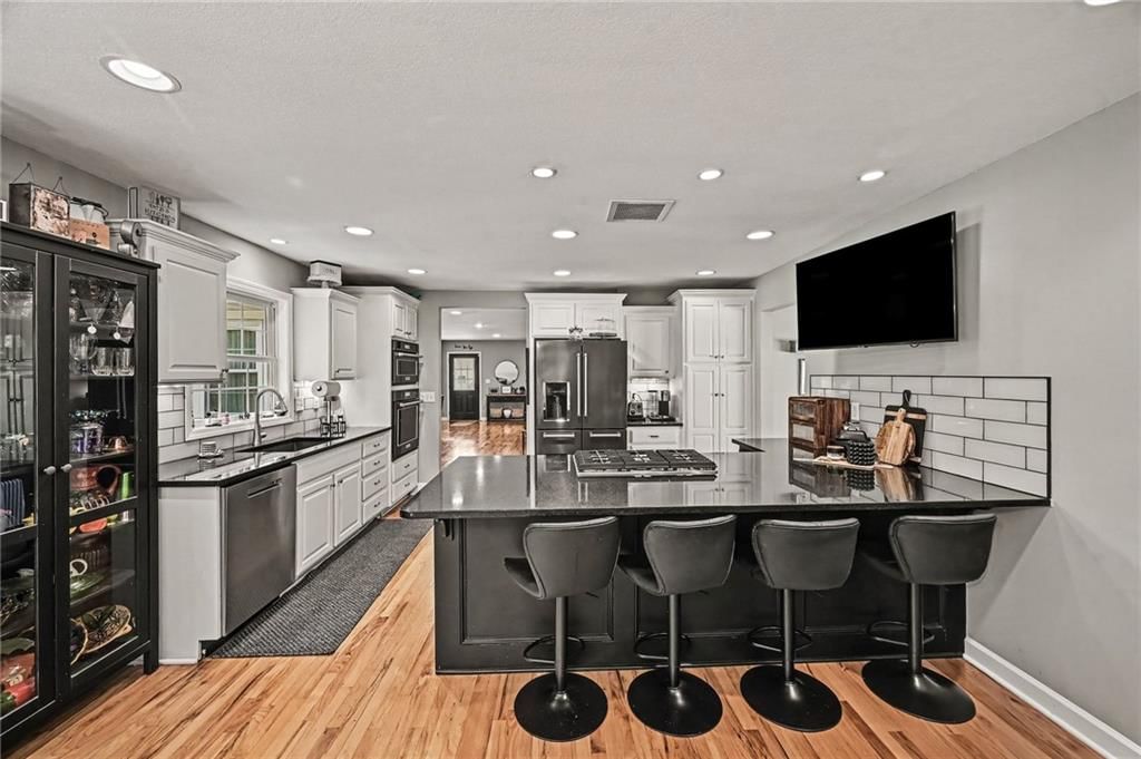 Photo 13 of 50 - 10035 W 55TH Street, Merriam, KS 66203