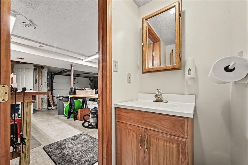 Photo 26 of 50 - 10035 W 55TH Street, Merriam, KS 66203