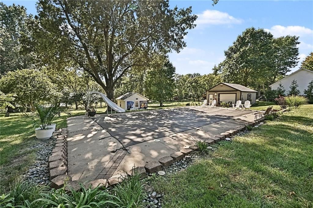 Photo 33 of 50 - 10035 W 55TH Street, Merriam, KS 66203