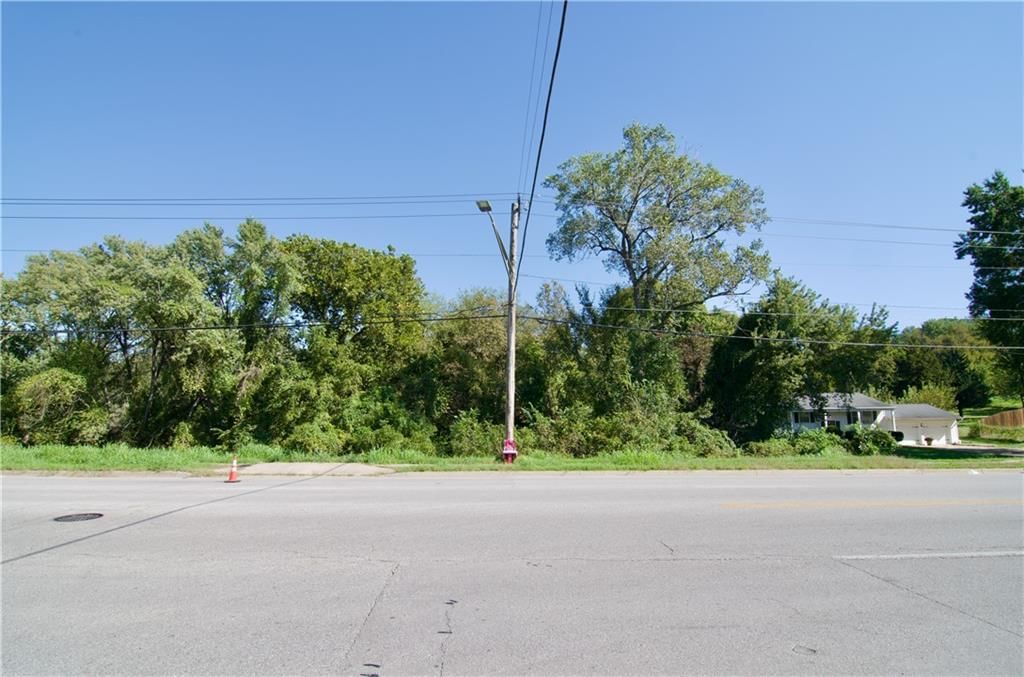 1901 S Lee's Summit Road, Independence, MO: listing photo 3