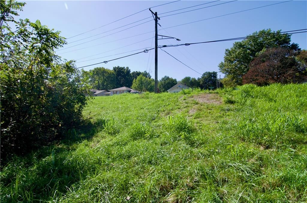 Photo 6 of 6 - 1901 S Lee's Summit Road