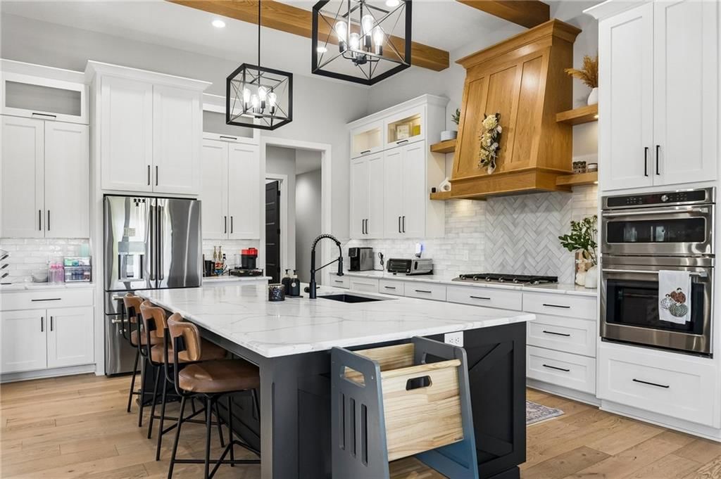 Breakfast nook at 12804 NE 117th Street, Kearney, MO 64060