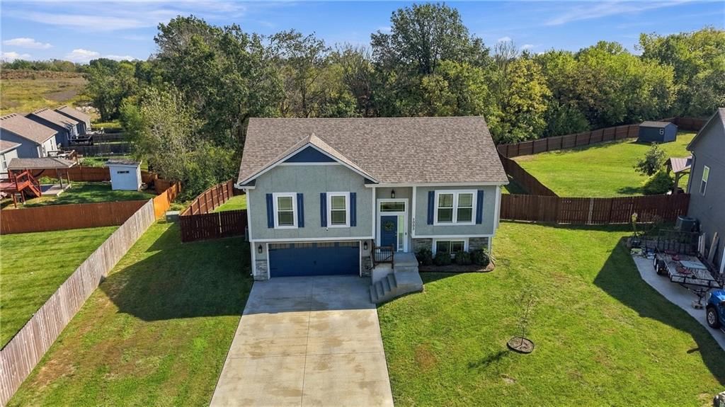 1003 NW 3rd Street, Oak Grove, MO: listing photo 2